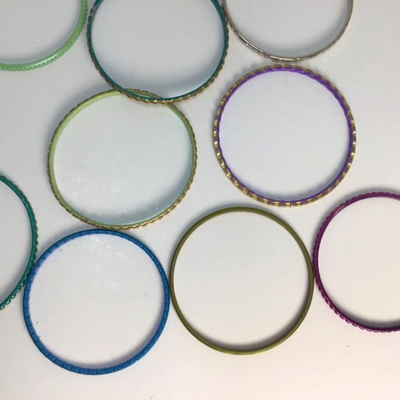 VTG Assorted Metal Plastic Bangles Lovely 90s Set of Assorted Bangle Bracelets - Picture 9 of 9